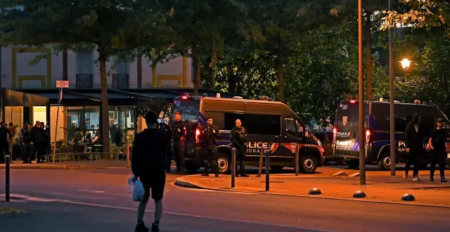 photo  la police nationale a tenu une opération anti-stupéfiants dans plusieurs quartiers de cholet.  &copy;  archives co - etienne lizambard 