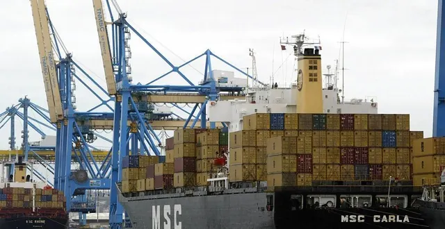photo  msc, le premier transporteur maritime mondial, va installer son siège social français dans le port du havre (seine-maritime), premier port français pour le trafic de conteneurs devant marseille et dunkerque.  &copy;  archives ouest france/stéphane geufroi 