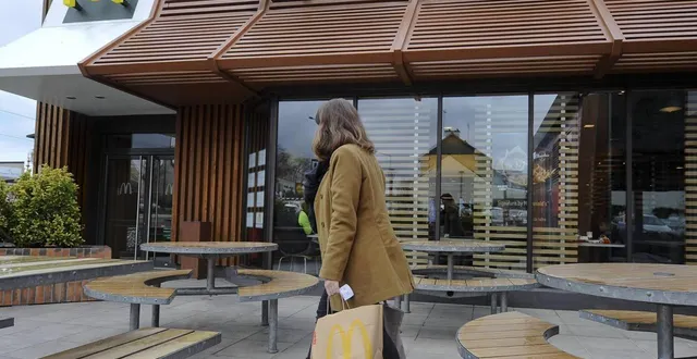 photo  ils s’installent jusque dans les campagnes : y a-t-il trop de restaurants mcdonald’s en france ?  &copy;  archives le maine libre - yvon loue 