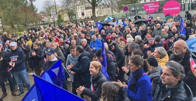 photo  entre 400 et 500 personnes ont participé au rassemblement, à l’appel d’alliance police nationale, devant le commissariat de nantes  &copy;  alliance police nationale 49 
