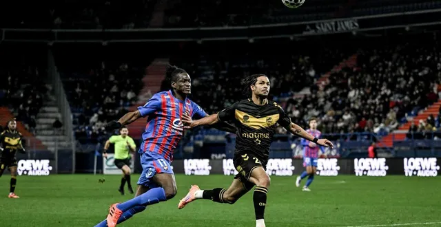 photo  contre versailles, armand gnanduillet était entouré par ivann botella et alexandre parsemain sur le front de l’attaque.  &copy;  archives martin roche / ouest-france 