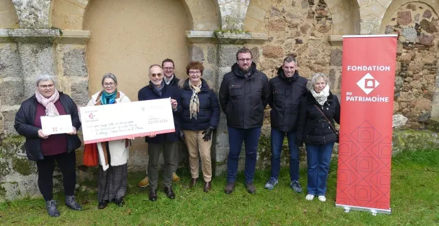 photo  la fondation du patrimoine a remis une plaque dans le cadre de la restauration de la salle capitulaire.  &copy;  co 