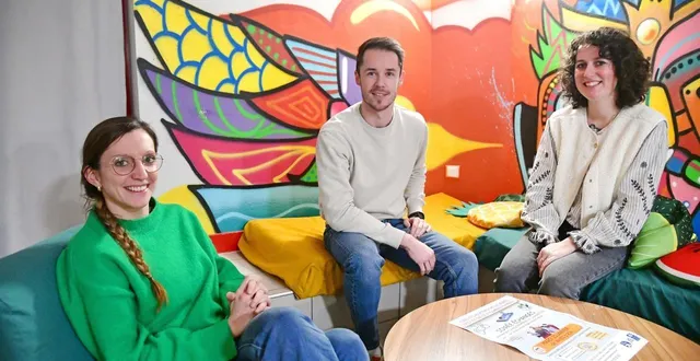 photo  morgane dru, responsable jeunesse et développement de partenariat, justine planchet, référente famille et actions sociales et solidaires (au centre) et charly girardeau, chargé de prévention et de formation à l’association addictions france, ont collaboré au projet « accro mais pas k.o ».  &copy;  co - marie delage 