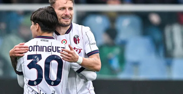 photo  ciro immobile avec son coéquipier benjamín dominguez, le 25 janvier 2026, lors d’un match de serie a entre le genoa et bologne.  &copy;  getty images via afp 