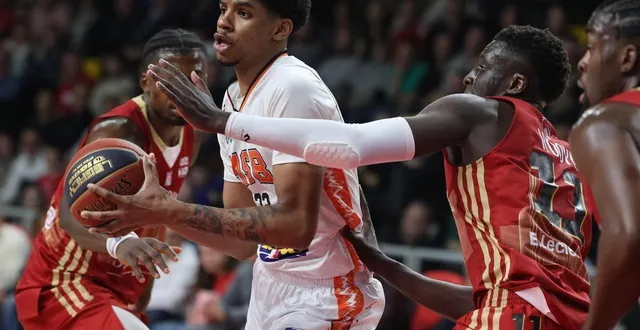photo  sans les pivots wilifried yeguete et jonathan jeanne, blessés, lucas duféal a dû batailler au rebond pour aider le msb à résister aux strasbourgeois.  &copy;  pqr/dernieres nouvelles d'alsace-cédric joubert 
