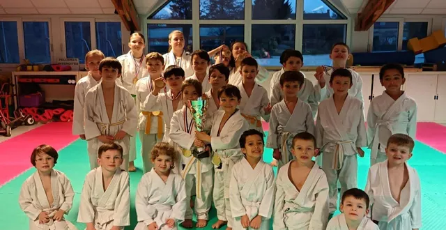 photo  le club d’ancinnes s’affiche dans les championnats  &copy;  judo club 