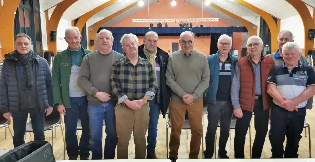 photo  jean-marc vaulée, le président (6e en partant de la gauche), est bien entouré, douze membres composent le bureau de l’association (il en manque deux sur la photo).  &copy;  le maine libre 