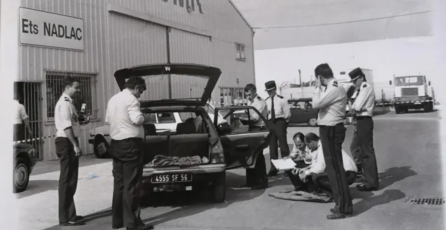 photo  l’affaire éclate au grand jour en mai 1989 après la fusillade mortelle mais elle couve depuis cette transaction faite à l’automne précédent. l’angevin achète alors pour 500 000 francs de vêtements, l’argent n’arrivera jamais au breton.  &copy;  yves launay 