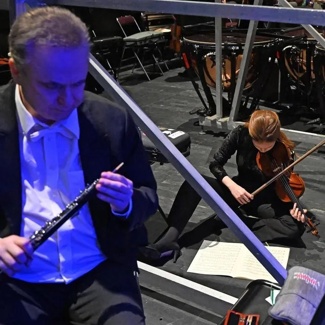 photo des musiciens du sinfonia varsovia avant de monter sur scène.  ©  jérôme fouquet/ouest-france