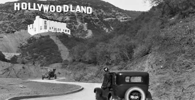 photo  le symbolique panneau « hollywoodland » a été érigé en 1923.  &copy;  alamy stock photo 