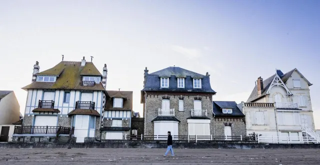 photo  des résidences secondaires aux volets fermées sur le front de mer à villers-sur-mer (calvados), le 24 janvier 2026. selon les données disponibles, 83 % des logements de la commune sont des résidences secondaires.  &copy;  julie picaud - ouest-france 