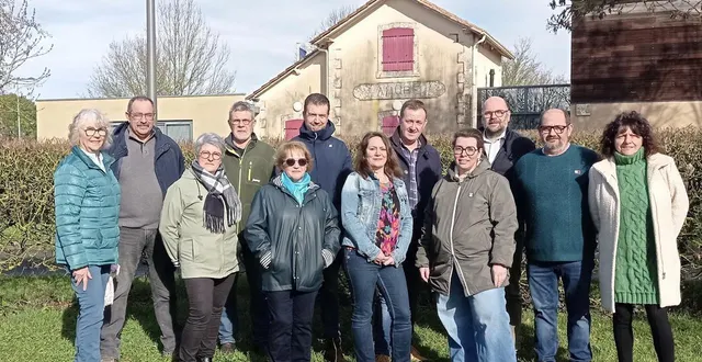 photo  les membres de la liste, francette hérault est à gauche.  &copy;  co 