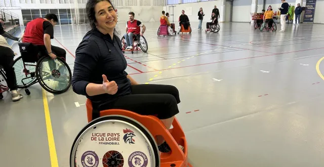 photo  saumur, samedi 31 janvier. arrivée de beaufort-en-anjou, stéphanie s’est essayée au hand-fauteuil en vue de reprendre une activité sportive.  &copy;  co - yvan georget 