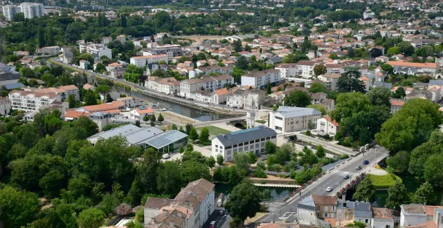 photo  niort figure dans le top 80 du classement des villes de 50 000 à 100 000 habitants.  &copy;  archives co - marie delage 