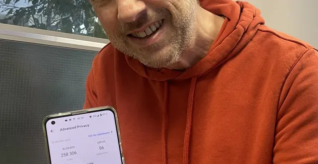 photo  gaël duval, créateur de la start-up murena vend des smartphones intégrant un logiciel qui protège les données des utilisateurs. on peut y voir le nombre de pisteurs bloqués en un mois.  &copy;  ouest france 