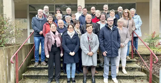 photo  les colistiers d’ensemble pour parigné, la liste menée par la maire sortante, nathalie morgant pour les élections municipales 2026. absents de la photo : alain beautru, pascal chauveau, louis coulée, hélène frenais et isabelle roucoux.  &copy;  ouest-france 