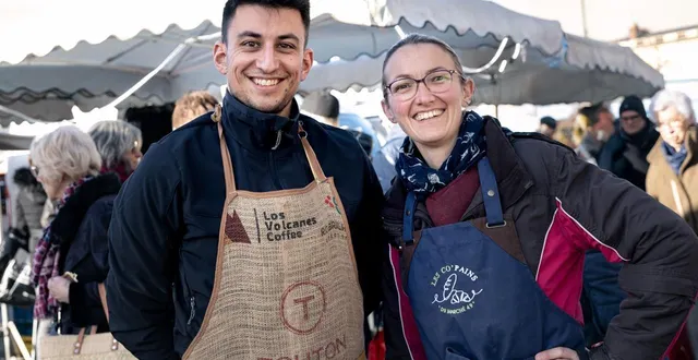 photo  alexandre guilleminot et aline deniau, commerçants sur le marché de la place leclerc à angers, ont secouru et probablement sauvé la vie d’une cliente victime d’un arrêt cardiaque.  &copy;  co - régine lemarchand 