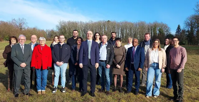 photo  vincent godefroy a dévoilé sa liste « créons ensemble notre village de demain ».  &copy;  le maine libre 