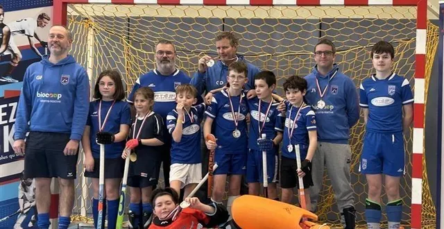 photo  l’équipe départementale de la sarthe de hockey est revenue de lisieux (calvados) avec la médaille d’or du tournoi national des départements (tnd) qui s’est déroulé les 24 et 25 janvier 2026.  &copy;  ouest france 