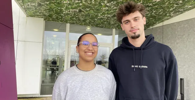 photo  léa et arthur, 18 et 19 ans, sont tous els deux en service civique au club de basket de parthenay (deux-sèvres).  &copy;  courrier de l’ouest - lucas jariais 