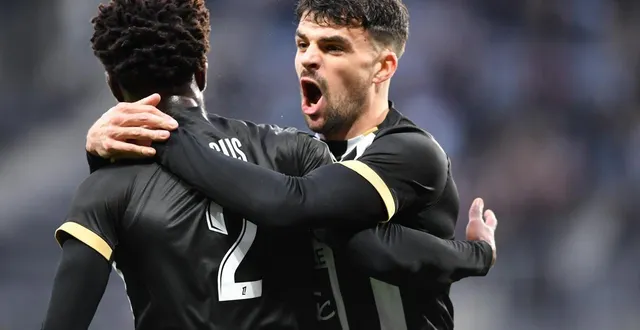 photo  la joie de louis mouton, le buteur angevin.  &copy;  photo : simon torlotin / ouest-france 