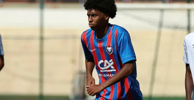 photo  sofiane gomis a inscrit le seul but de caen à versailles.  &copy;  archives marc olejnik 