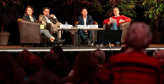 photo  le forum philo le monde le mans s’est terminé par un grand débat avec comme invités aurélie filippetti, françois-xavier bellamy et françois ruffin (micro en main, l’animateur jean birnbaum, coordinateur du forum).  &copy;  le maine libre - xavier sarrat 