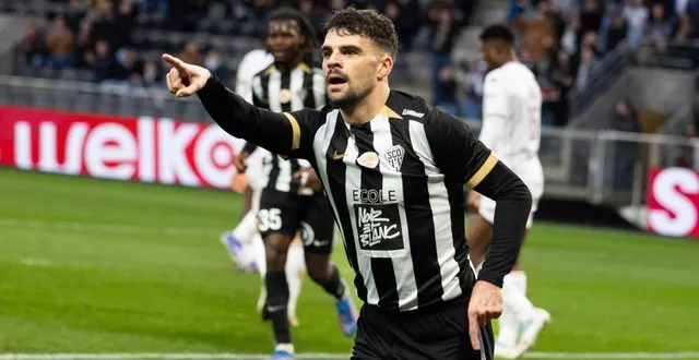 photo  louis mouton a inscrit son deuxième but de la saison.  &copy;  photo co - regine lemarchand 