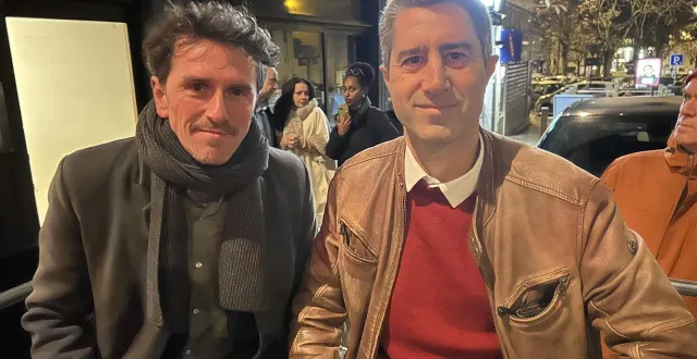 photo  romain laveau, candidat de demain angers aux élections municipales, et françois ruffin (debout !), député de la somme et candidat à la primaire de la gauche pour la présidentielle.  &copy;  co 