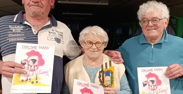 photo  l’équipe gagnante avec jacotte au centre.  &copy;  le maine libre 