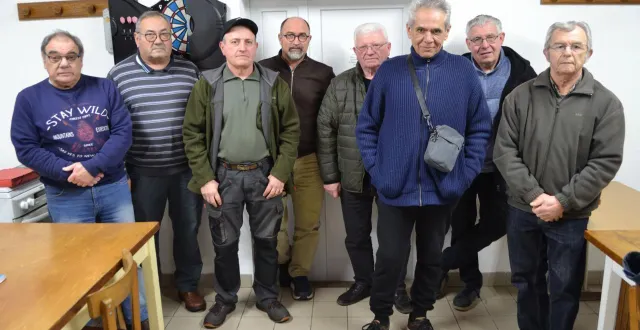 photo  le président de la société alain durdon (2e à partir de la gauche) et les membres du bureau poursuivent leur engagement.  &copy;  co 