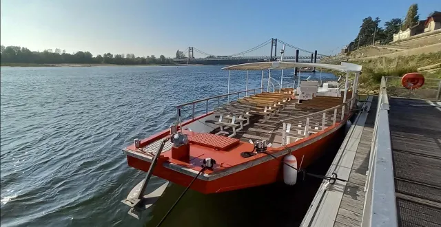photo  la luce, à quai au port d’ancenis, renaviguera à partir de début mai depuis le ponton du cul-du-moulin, à champtoceaux (orée-d’anjou).  &copy;  ouest-france 