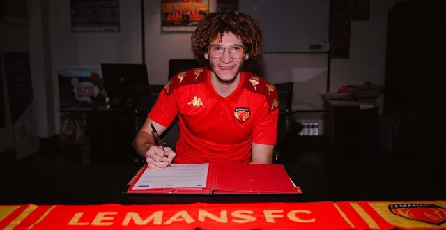 photo  adil bourabaa a signé son contrat avec le mans fc.  &copy;  le mans fc 