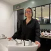 photo  coiffeuse et patronne de mon salon à alençon, virginie cosnard cherche une personne compétente depuis octobre 2025. 