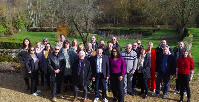 photo  la liste « agir avec vous pour champagné ». manquent sur la photo : stella colard et pierre-alain le cousin.   &copy;  le maine libre 