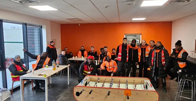 photo  saint-léger-de-linières, lundi 2 février 2026. les employés de gxo réclament une meilleure prime d’intéressement.  &copy;  cgt 