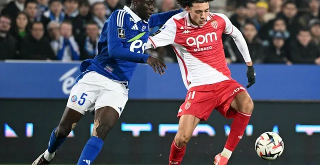 photo  abakar sylla (à gauche) va rejoindre le fc nantes en prêt en provenance de strasbourg.  &copy;  afp 