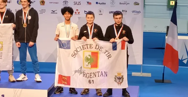 photo  lucien delozier, baptiste brouilliard et yanis trolet en bronze au tir à 10 m cadet.  &copy;  dr/eric trolet 