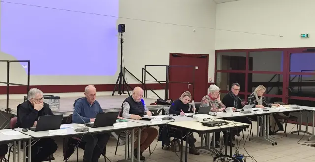 photo  le conseil communautaire en réunion, jeudi.  &copy;  ouest-france 