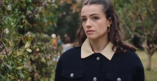 photo  anaïs dans « ici tout commence » sur tf1.  &copy;  capture d’écran tf1 