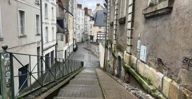 photo  la rue bodinier à angers a été le théâtre d’une violente agression au couteau au niveau de cet escalier.  &copy;  co - franck de brito 