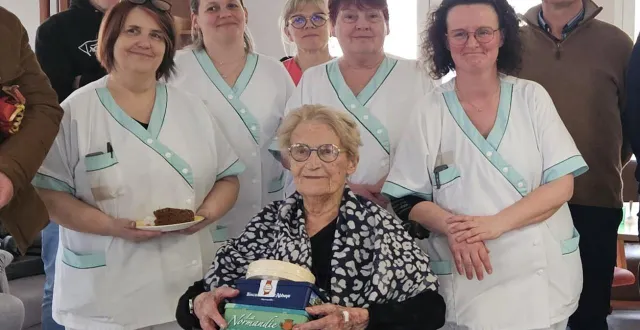 photo  hélène quénot a été mise à l’honneur pour ses cent ans.  &copy;  ouest-france 