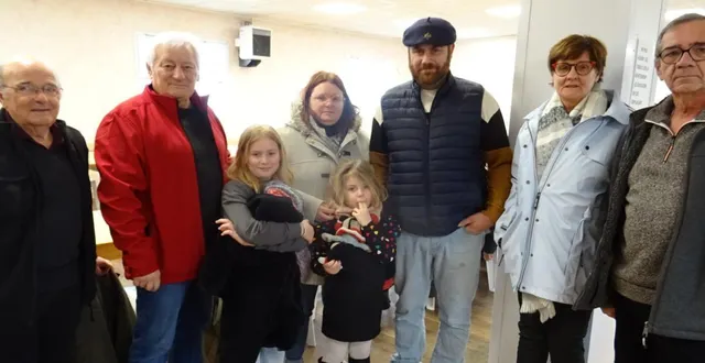 photo  francis ballu et serge musset (à gauche) ont accueilli deux nouvelles familles.  &copy;  co 