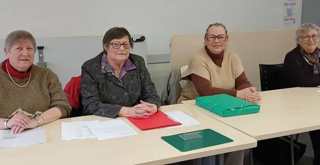 photo  en partant de la gauche : marie-françoise meyer, trésorière, josette léopold, présidente, christine laurent, nouvelle secrétaire, christine bourglan, vice-présidente.  &copy;  ouest-france 