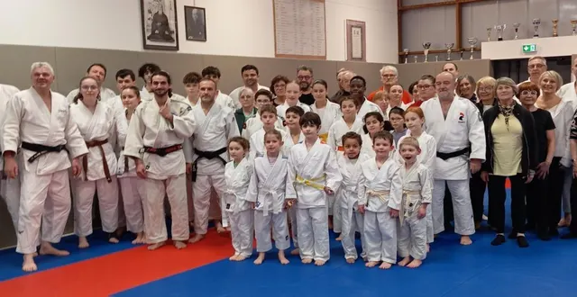 photo  les pratiquants du club de judo et de ju-jitsu.  &copy;  co. 