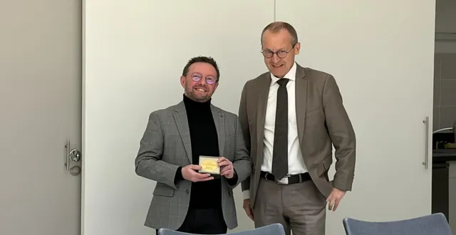 photo  phillipe veyer, maire de la commune, et le sénateur stéphane piednoir.  &copy;  co 