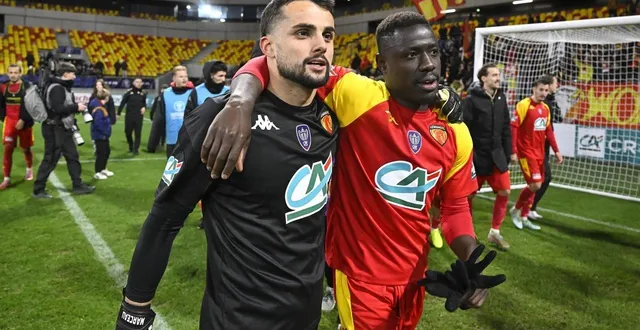 photo  les manceaux ewan hatfout et dame gueye, après la qualification du mans fc face à nancy, le 11 janvier 2026.  &copy;  vincent michel / ouest-france 