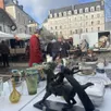 photo  « on a l’impression d’être dans un village », observe un commerçant, très satisfait de l’emplacement de la brocante place saint-eloi, en face du musée des beaux-arts. 