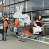photo  à la suite de sa plainte, l’association l214 a mené plusieurs actions en direction du public. ici, devant le carrefour saint-serge, à angers (maine-et-loire), le 24 janvier 2026. 