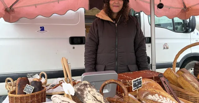 photo  imène bourayou saussaye a créé sa boulangerie itinérante la joie du bon pain où elle propose des pains à l’ancienne sur des marchés de l’orne et de sarthe.  &copy;  ouest-france 